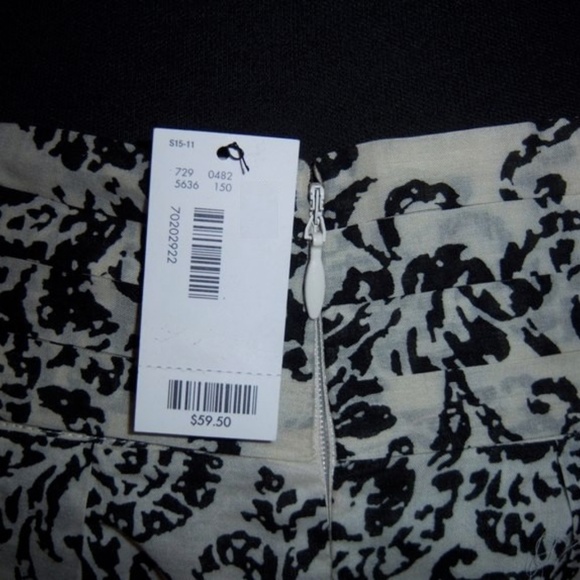 The LIMITED Paisley Pleated Skirt - Picture 4 of 4